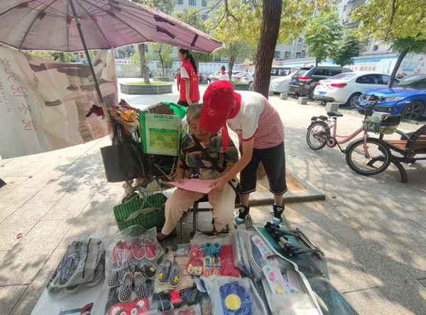 實(shí)驗(yàn)小學(xué)“紅領(lǐng)巾”守水護(hù)水志愿服務(wù)隊(duì) 用小手守護(hù)碧水，溫暖居民生活